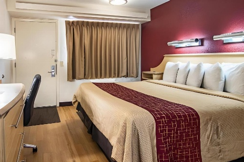 Red Oak Inn Southfield image 10