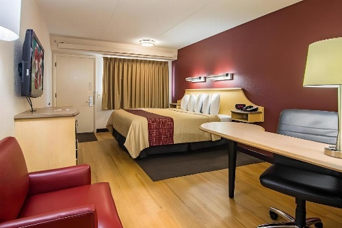 Red Oak Inn Southfield image 11