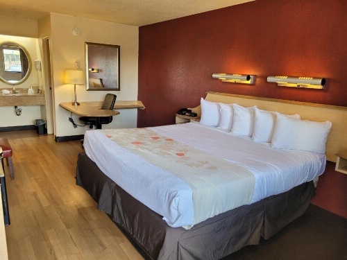 Red Oak Inn Southfield image 14