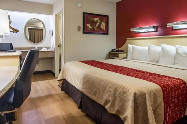 Red Oak Inn Southfield 9